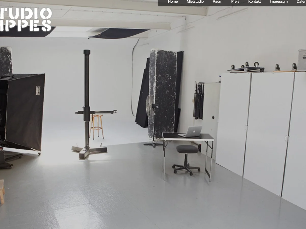Weiße Hohlkehle im Industriellen Fotostudio mit Tageslicht in Köln-Nippes